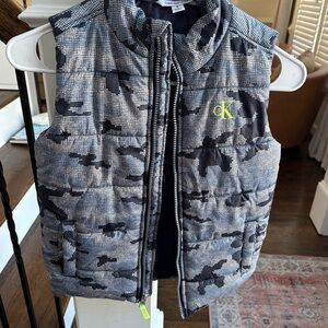 Boys Calvin Klein Camo Puffer Vest Size 6